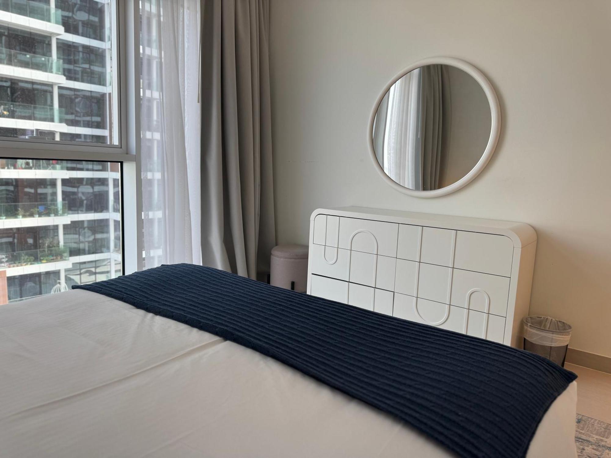 Apartment Ashri Luxe Spacious Near Metro, Frame