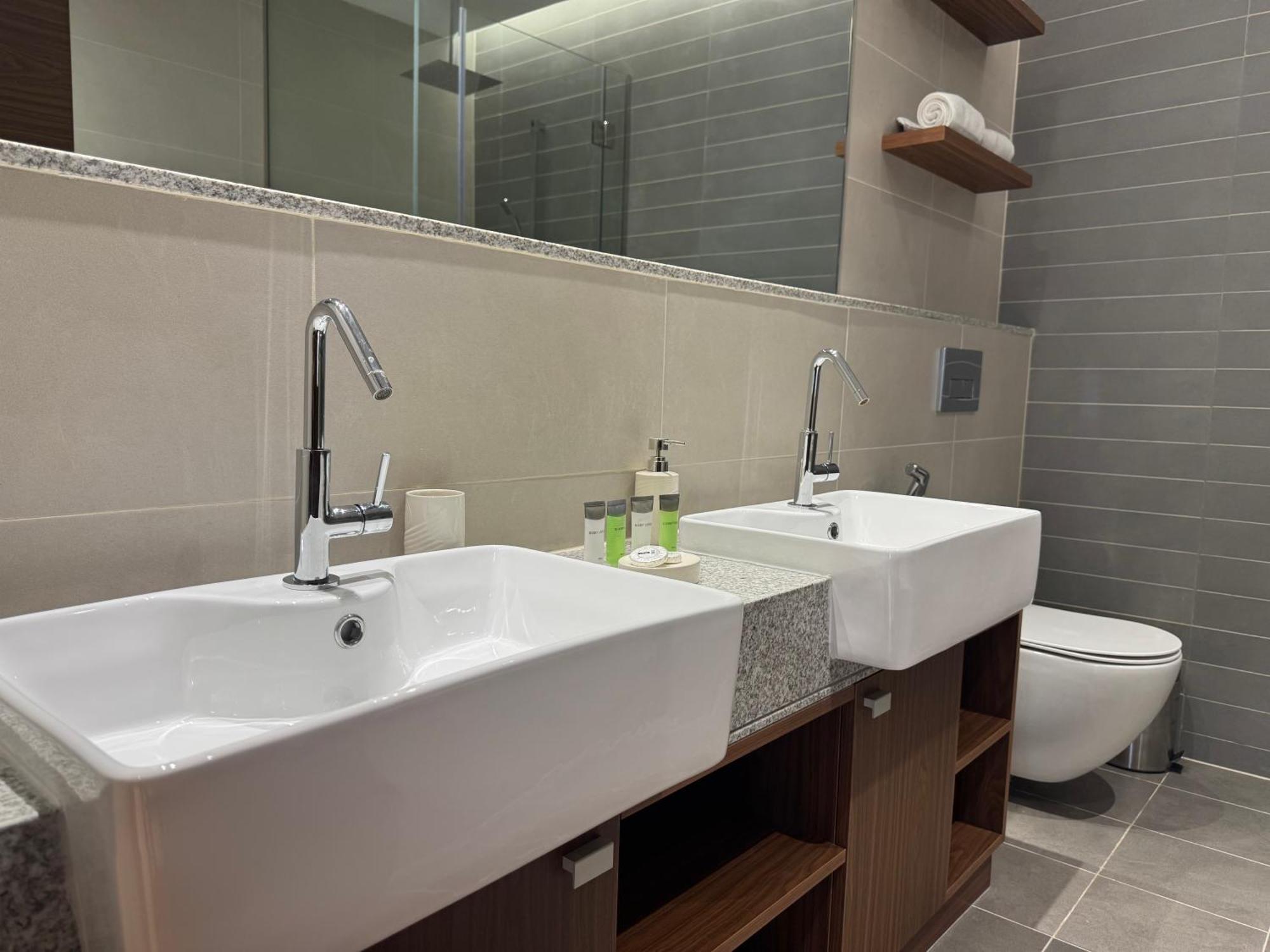 Ashri Luxe Spacious Near Metro, Frame Apartment Dubai