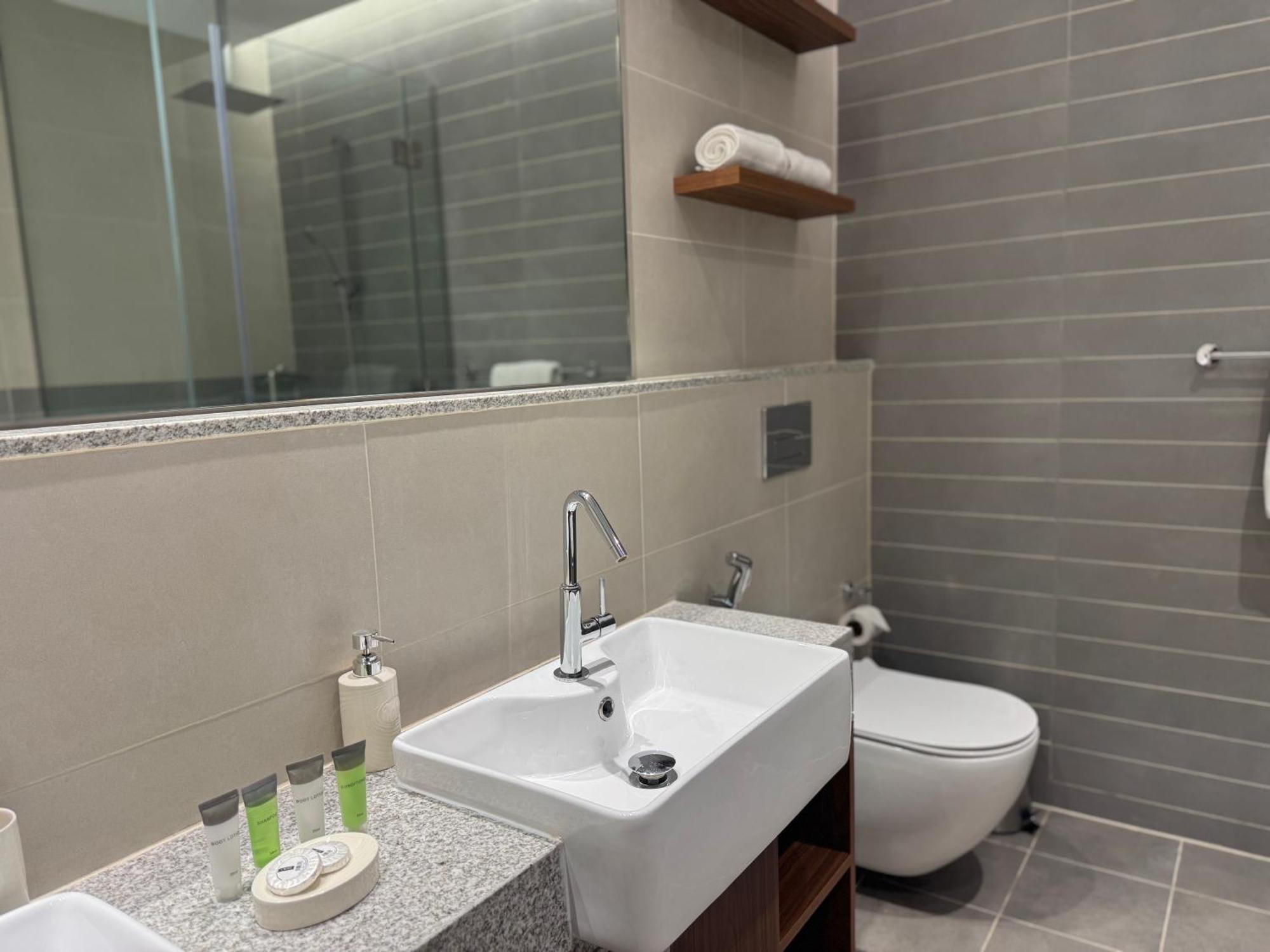 Apartment Ashri Luxe Spacious Near Metro, Frame Dubai