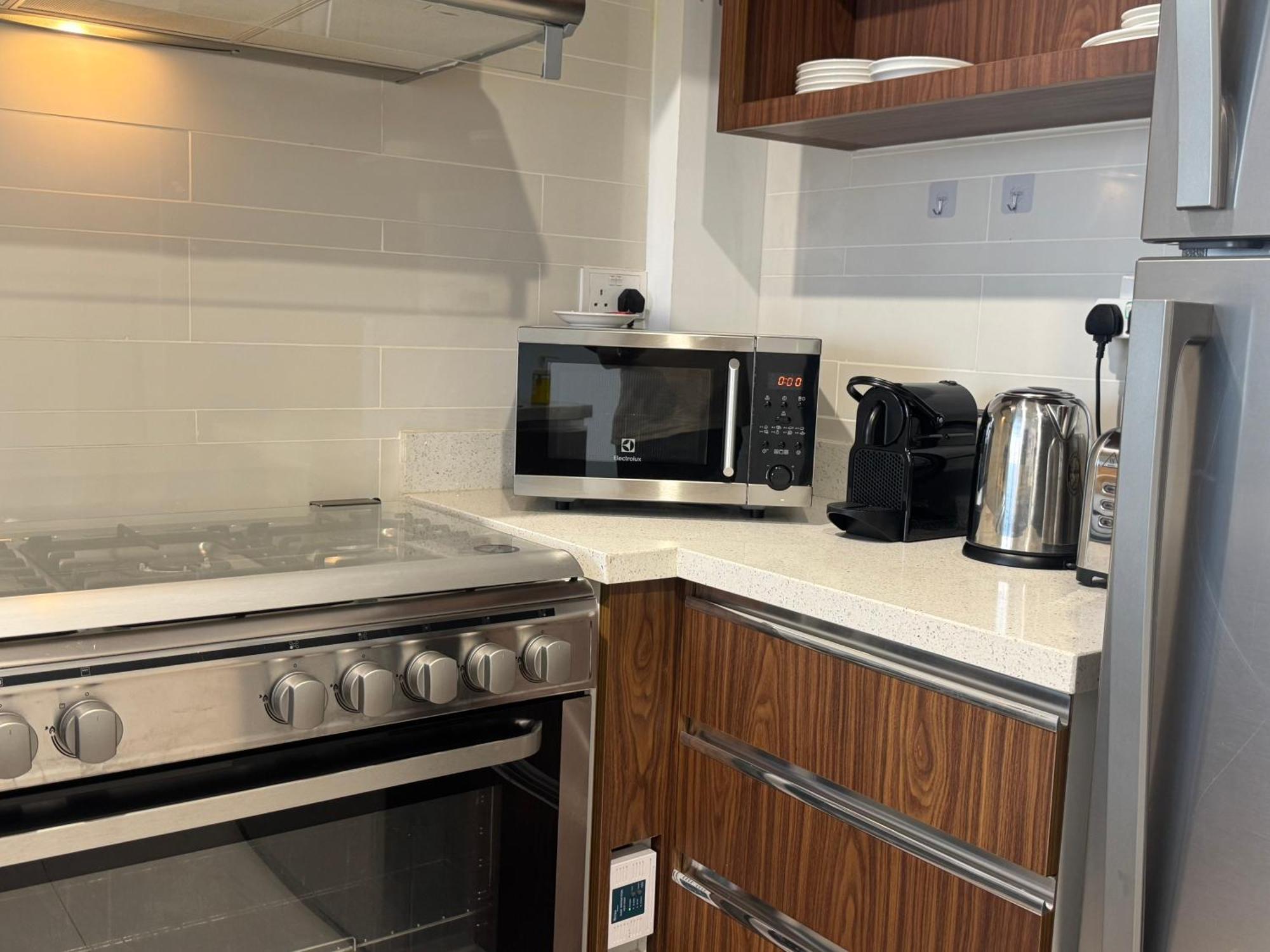 Ashri Luxe Spacious Near Metro, Frame * Dubai