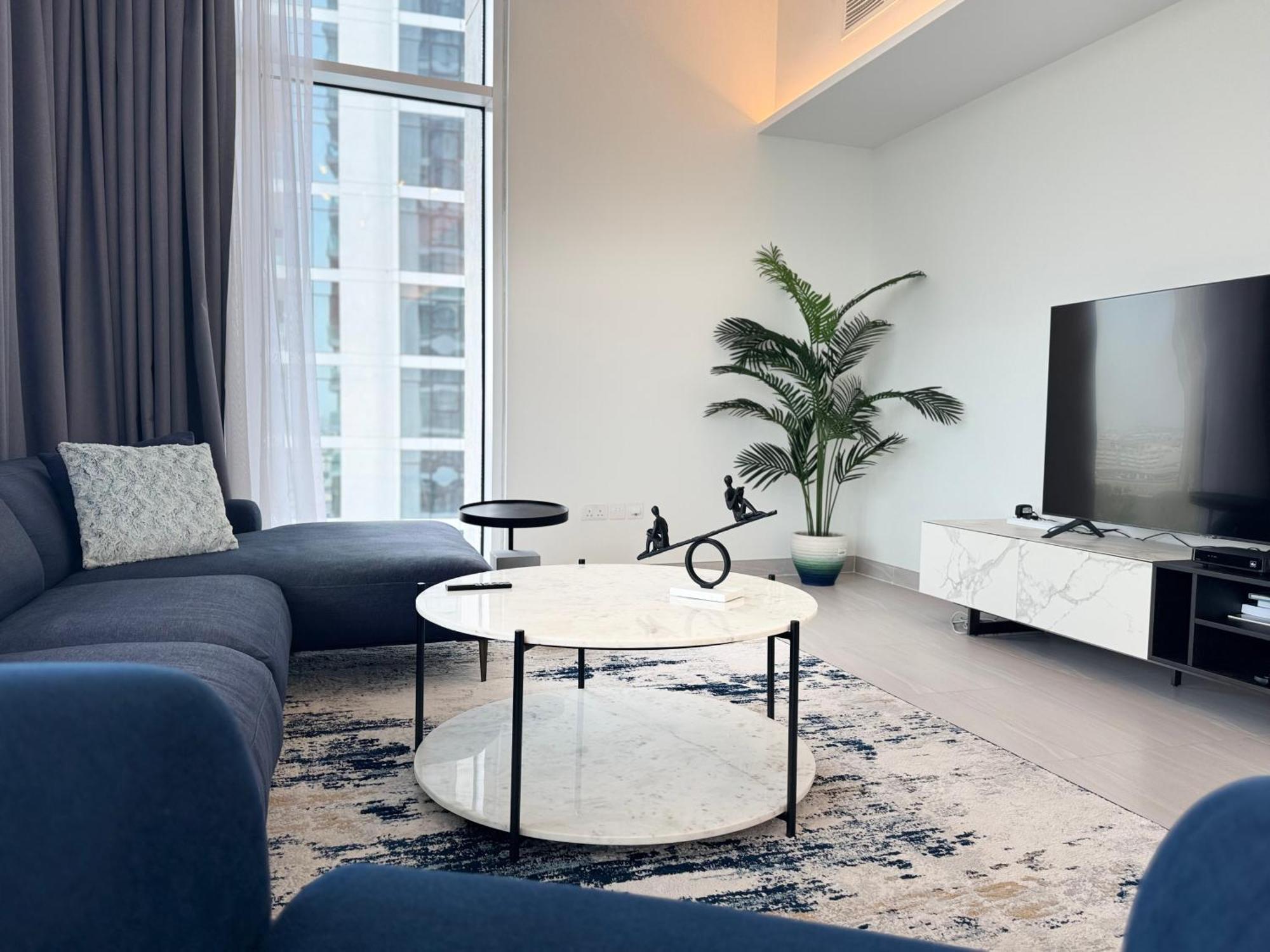 Apartment Ashri Luxe Spacious Near Metro, Frame