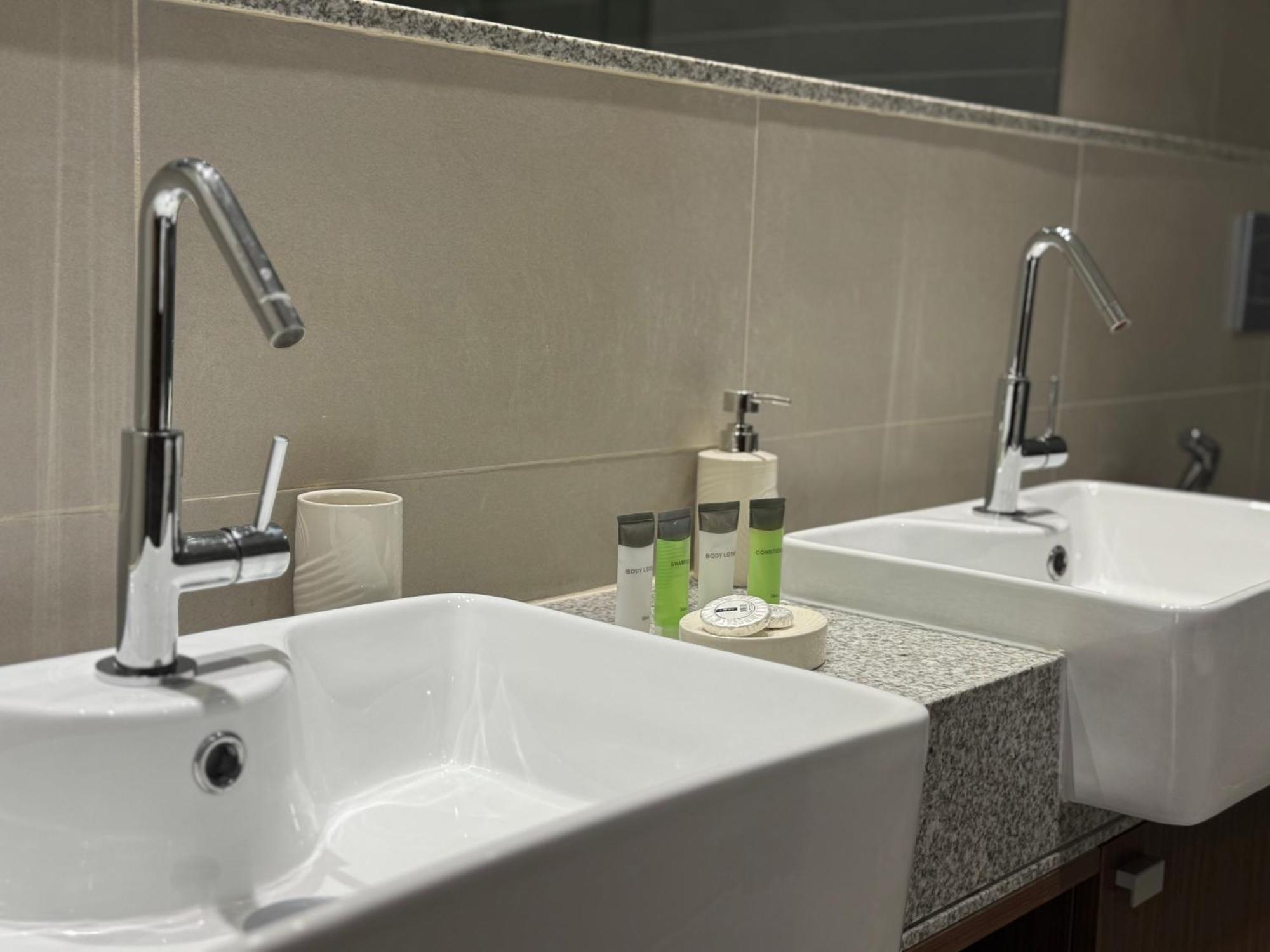 Ashri Luxe Spacious Near Metro, Frame Apartment Dubai