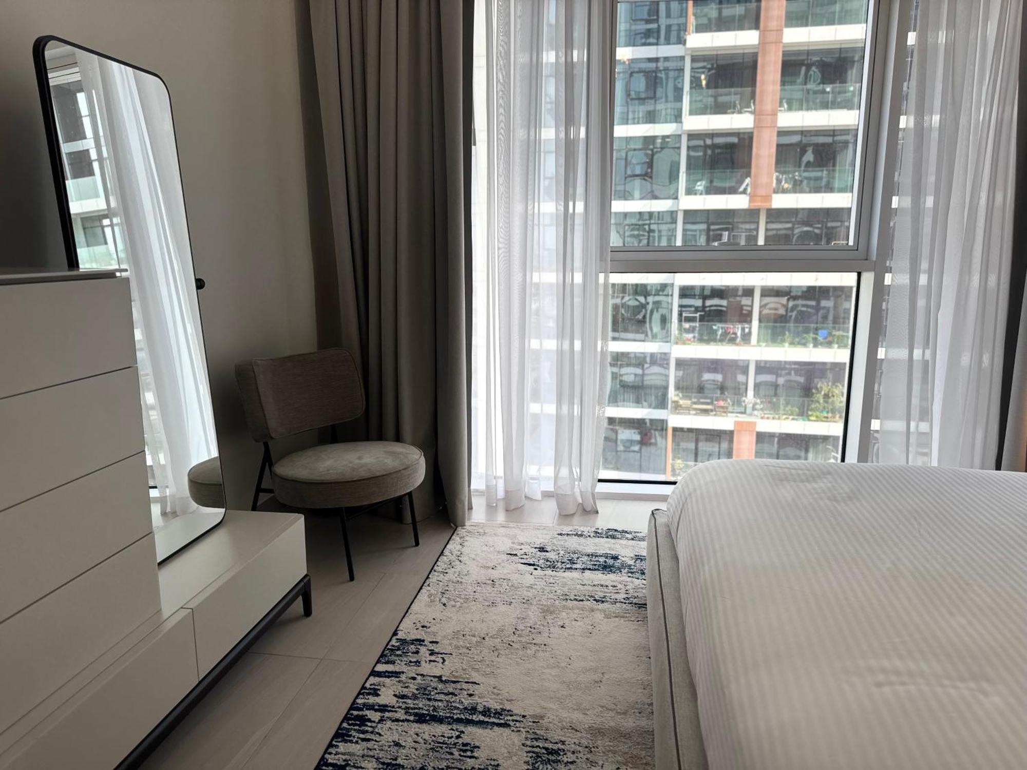 Ashri Luxe Spacious Near Metro, Frame * Dubai