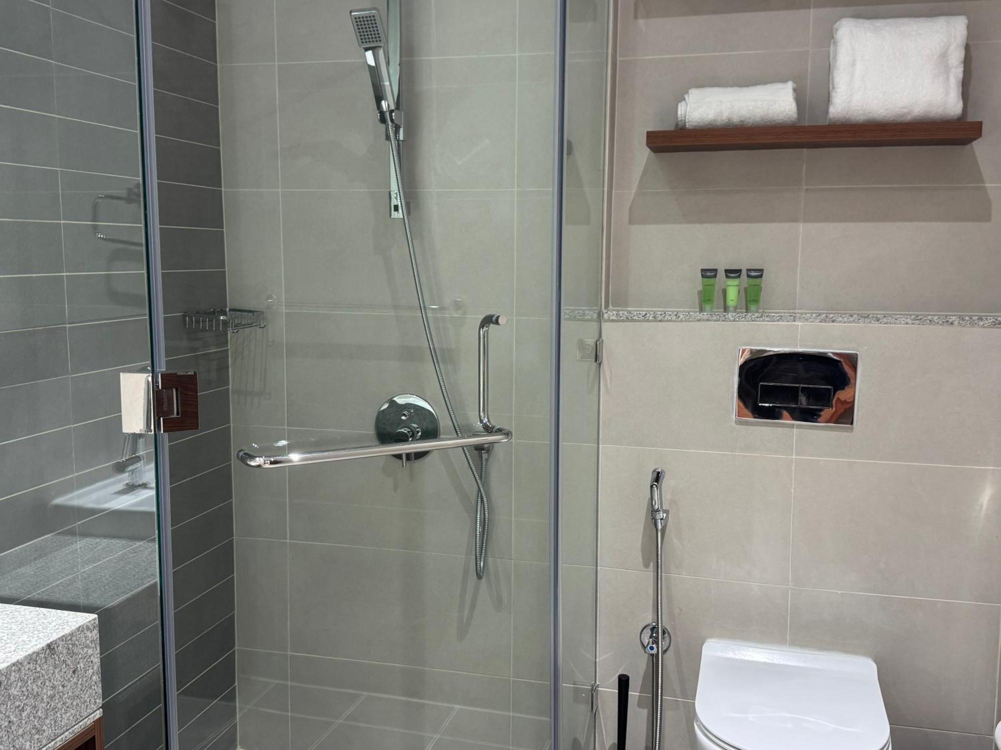 Ashri Luxe Spacious Near Metro, Frame * Dubai