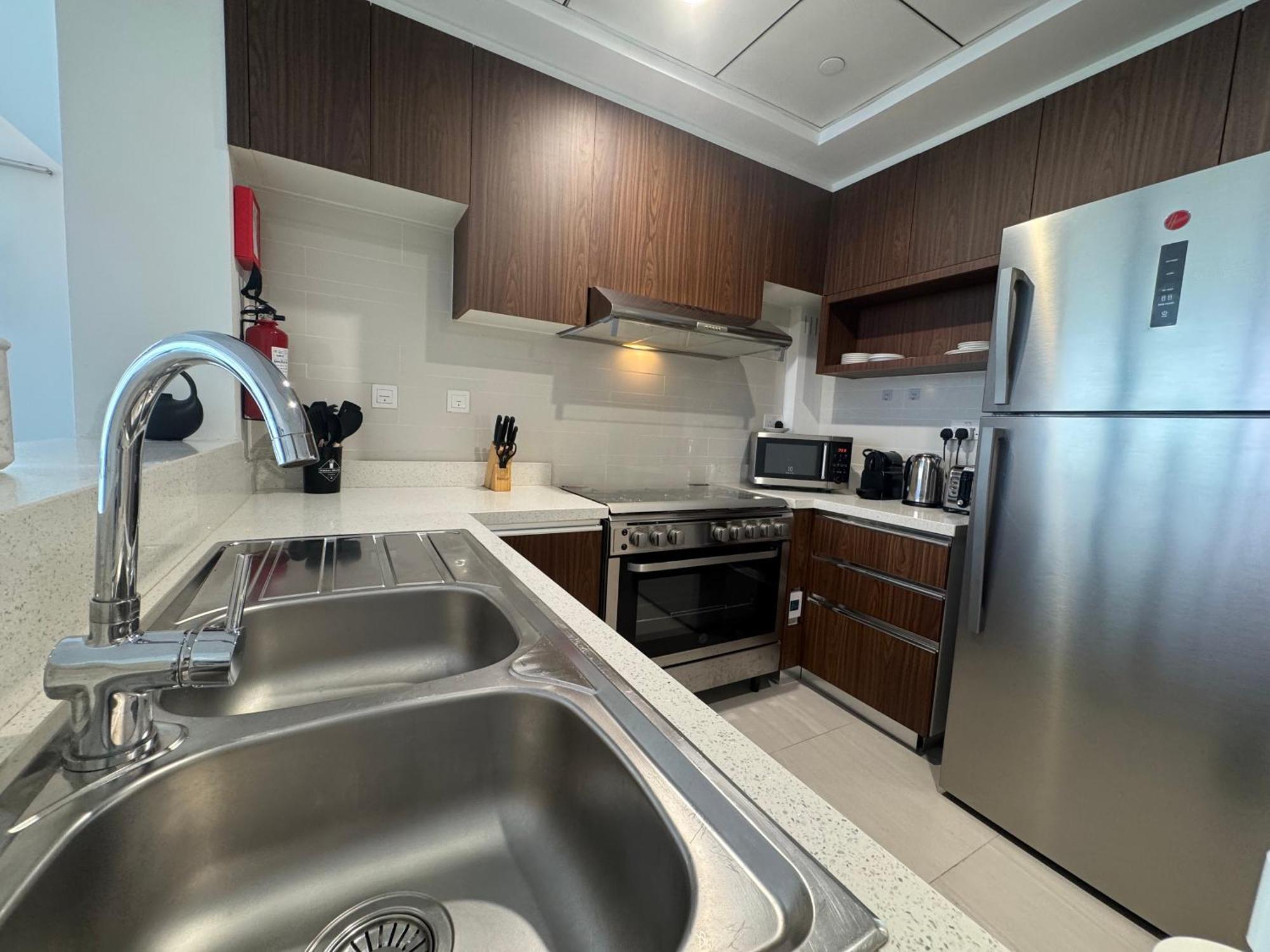 Ashri Luxe Spacious Near Metro, Frame Dubai